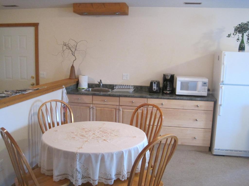 Wild Nature B&B Kelowna Room photo
